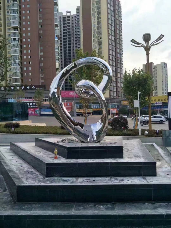 不锈钢金属镜面雕塑