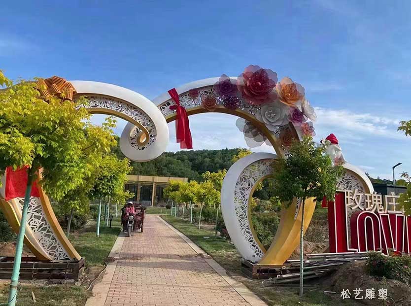 金属雕塑、不锈钢镜面(刮灰喷汽车漆)